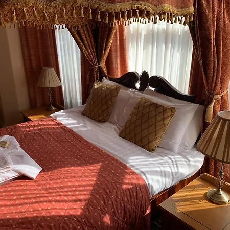 The Redcliffe Hotel *