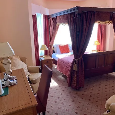 The Redcliffe * سكرابورو