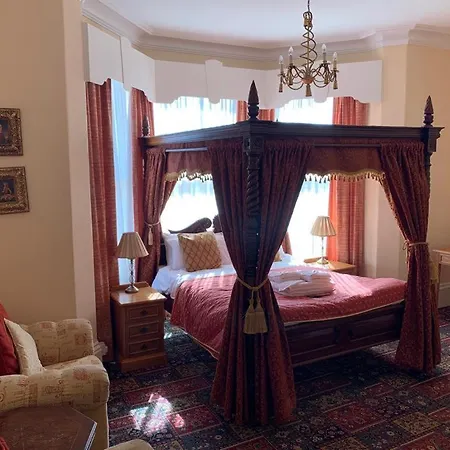 The Redcliffe * سكرابورو